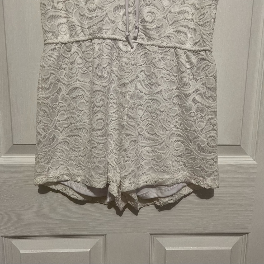 π *NEW*β Forever 21 - Womans Lace Romper - Picture 3 of 9